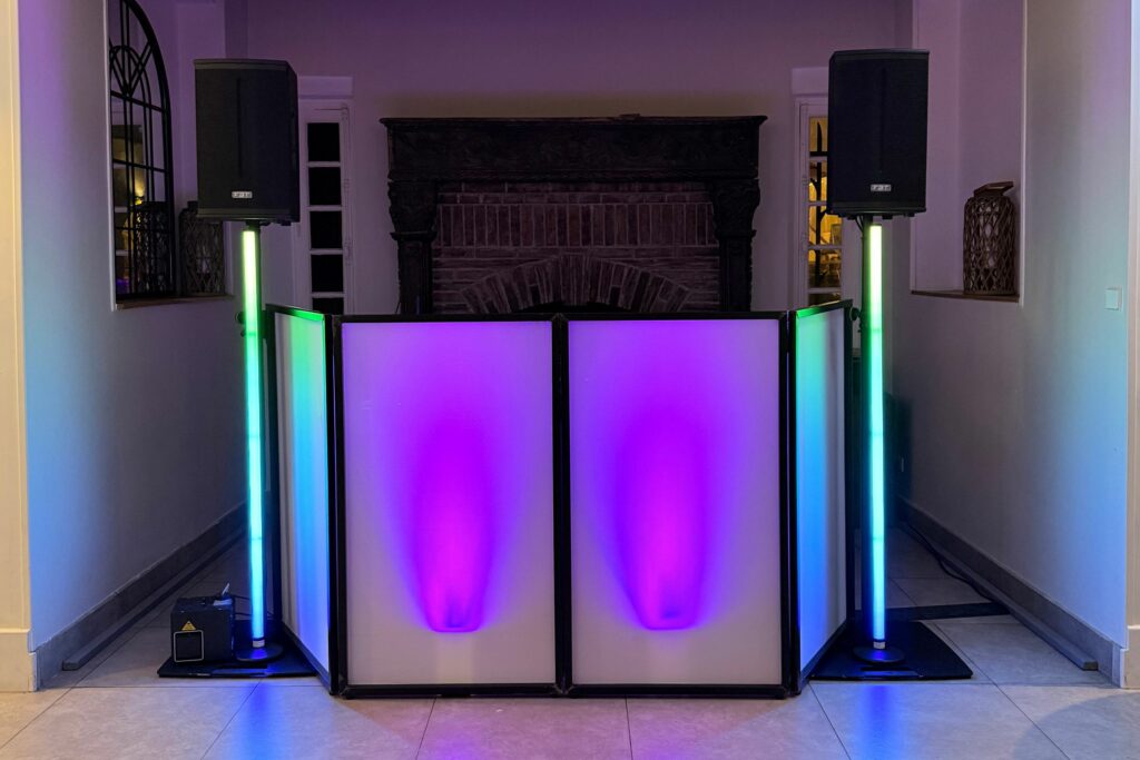 Régie DJ professionnelle avec sonorisation et éclairage d'ambiance